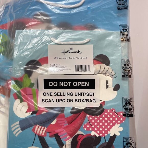 Hallmark Mickey and Minnie Mouse Holiday Gift Bags set of 8 NWT - Picture 4 of 12